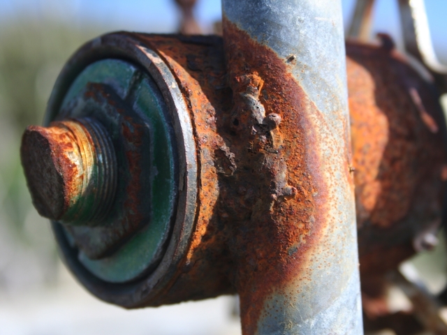 Rusting steel and stainless steel