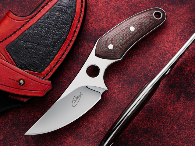 Characteristics of a hunting skinning knife